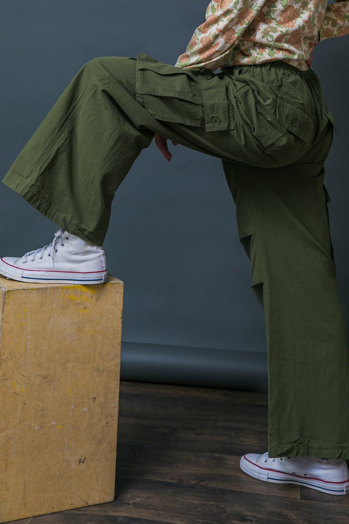 Incredible Moments Woven Cargo Pants With Elastic Waist And Wide Leg Outdoor