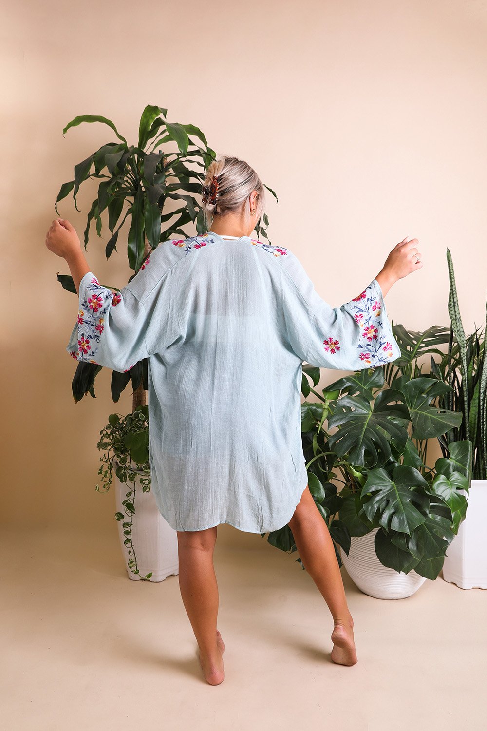Elegant Floral Garland Kimono – Sophisticated Design-Soul Flow Apparel