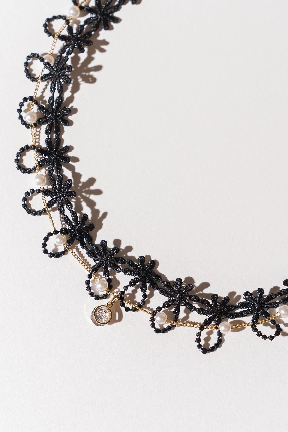 Daisy Chain Pearls Choker Necklace With Real Pearls And Lace Zinc Alloy