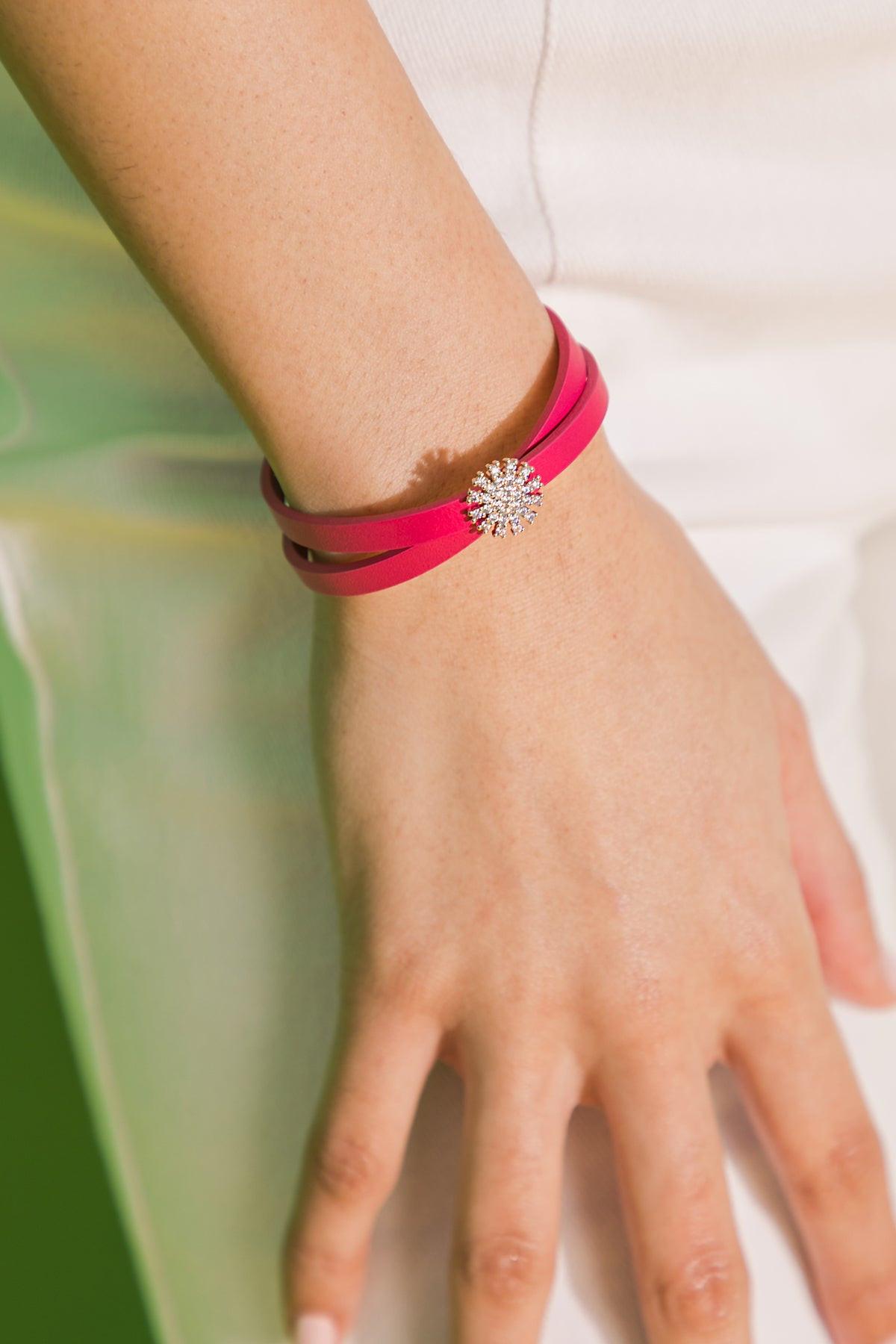 Daisy Never Take Off Leather Bracelet Made In Korea With Metal Accents