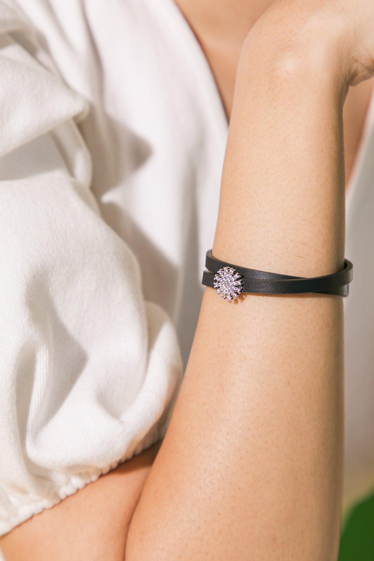 Daisy Never Take Off Leather Bracelet Made In Korea With Metal Accents