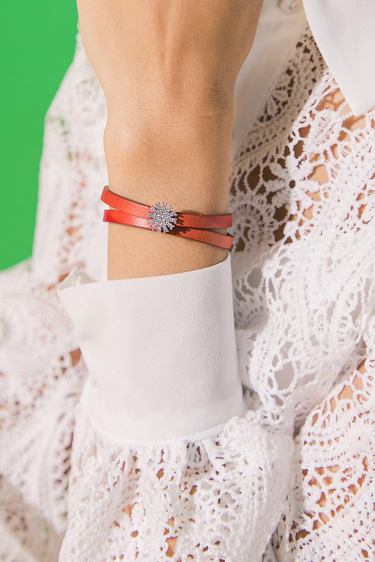 Daisy Never Take Off Leather Bracelet Made In Korea With Metal Accents