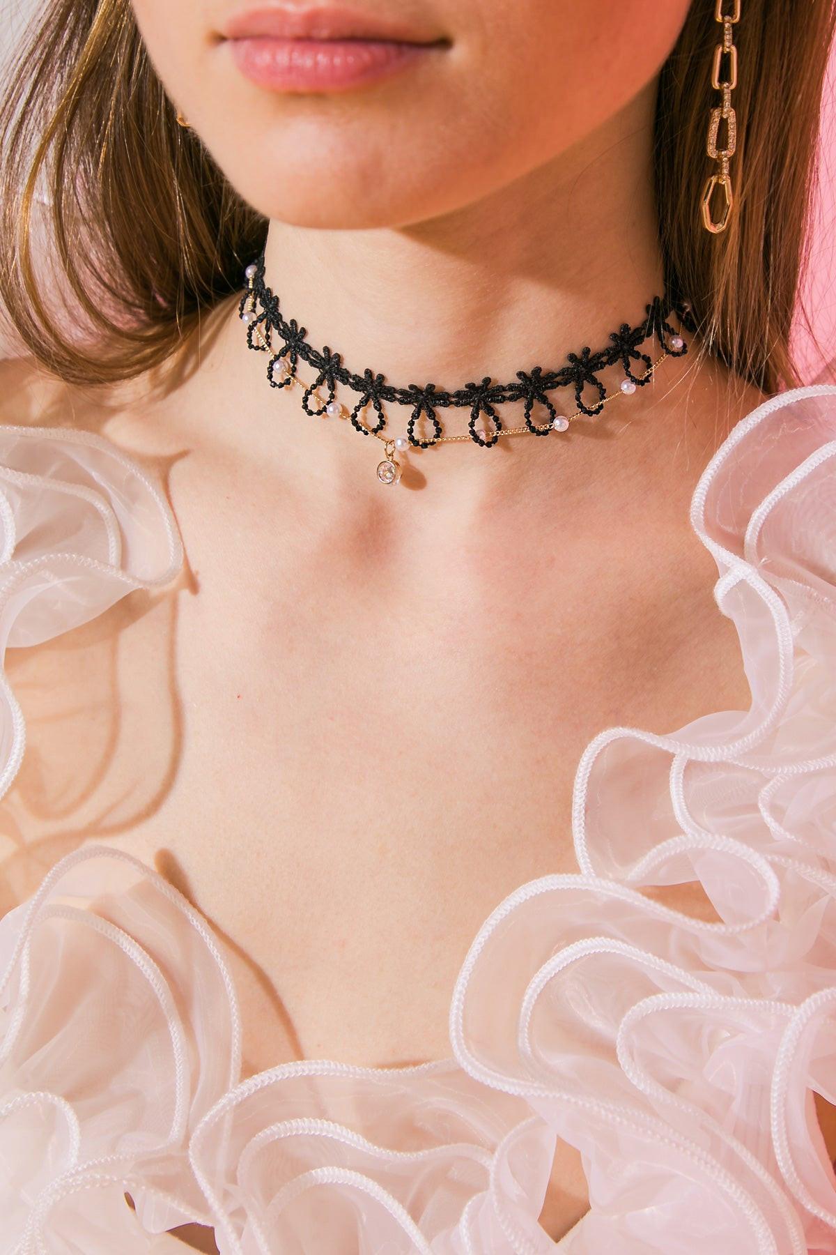 Daisy Chain Pearls Choker Necklace With Real Pearls And Lace Zinc Alloy