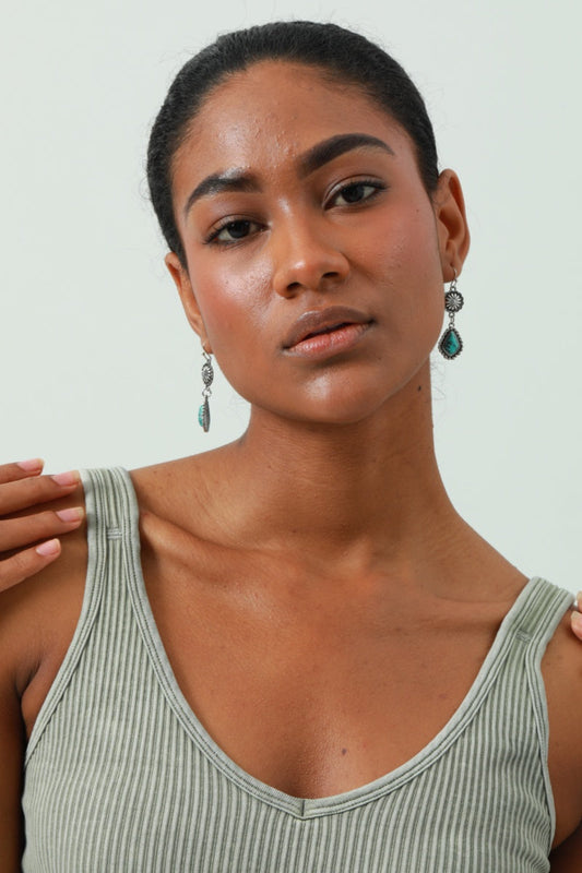 Vintage Floral Earrings – Boho Turquoise Accent💎