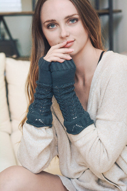 Texting-Friendly Arm Warmers – Trendy Winter Essentials ❄️📱 Leto Collection