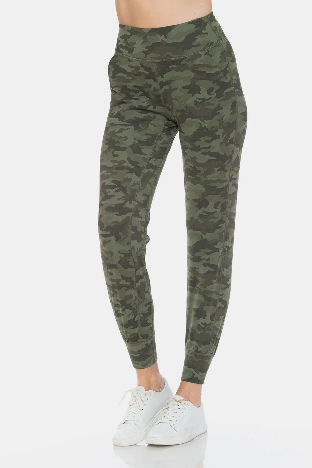Camouflage high waist leggings in green with a comfortable fit for active wear