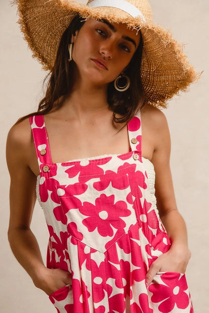 Trendy floral print short overalls for women with pockets and adjustable straps in a vibrant design