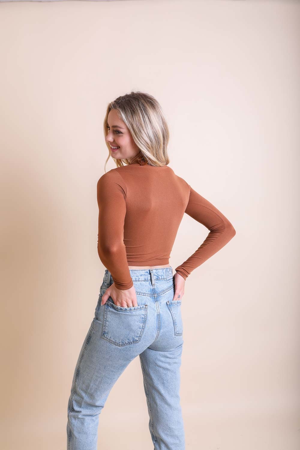 Long Sleeve Fitted Crop Top-Soul Flow Apparel