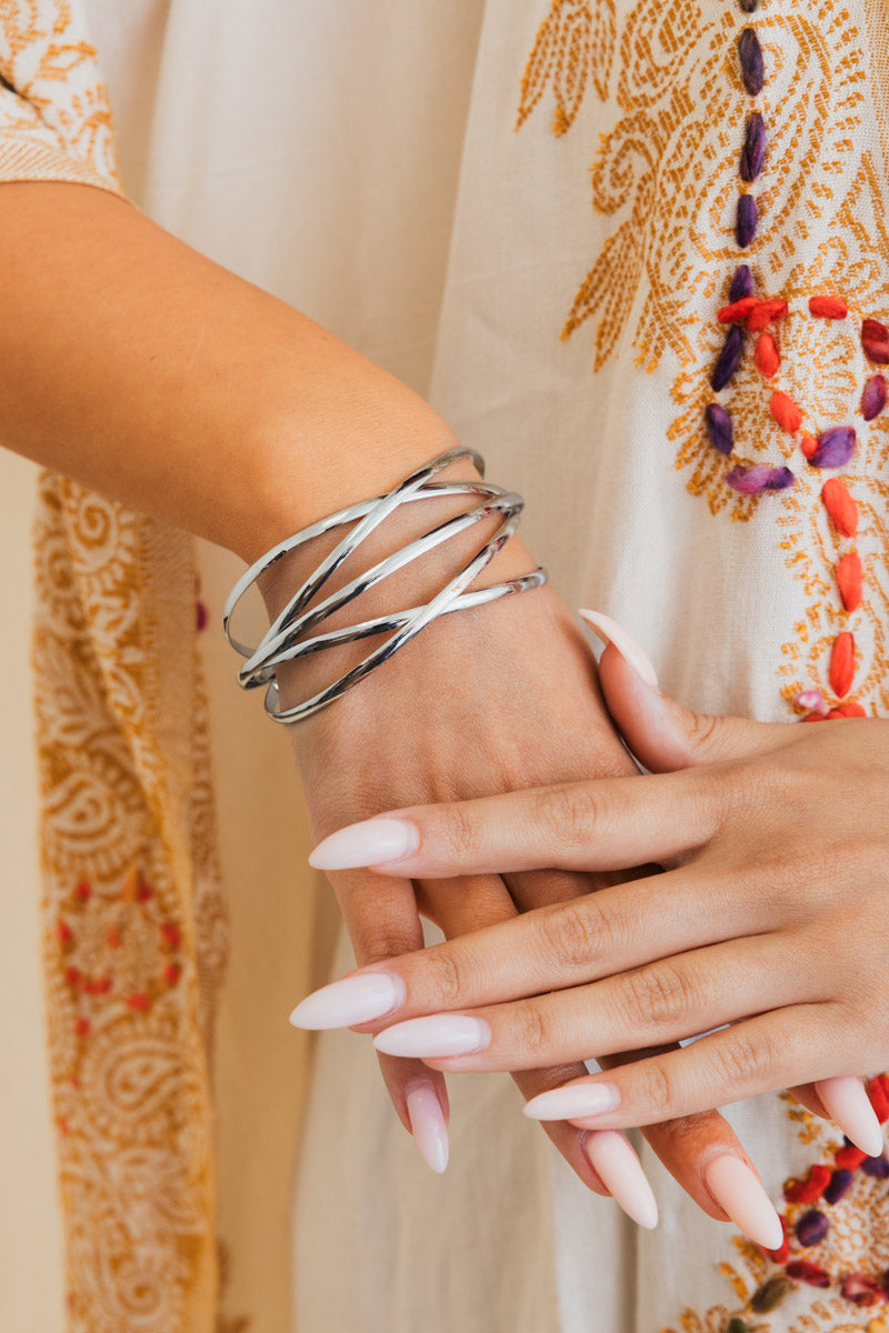Retro Metallic Cuff Bracelet – Sleek and Stylish-Soul Flow Apparel